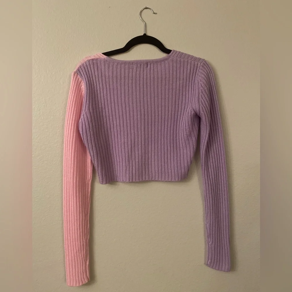 ✨BRAND NEW✨ PrettyLittleThing Split Two-Tone Button Up Cropped V-Neck Sweater - Picture 4 of 4